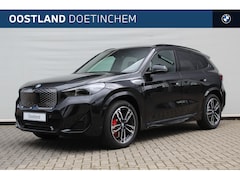 BMW iX1 - eDrive20 M Sport / Panoramadak / Trekhaak / Sportstoelen / Parking Assistant Plus / Head-U