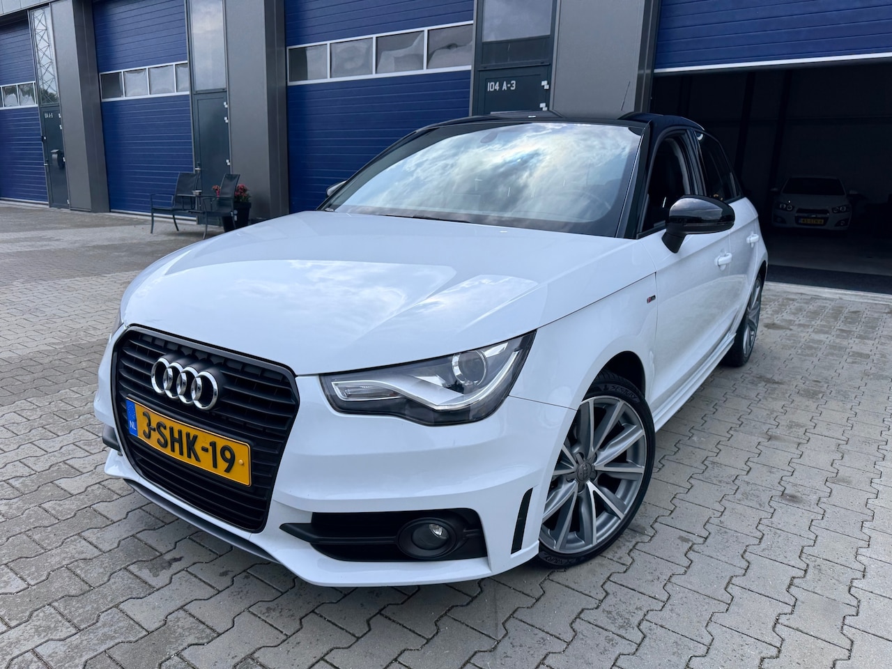 Audi A1 Sportback - 1.2 TFSI Admired Sline Navigatie!! - AutoWereld.nl