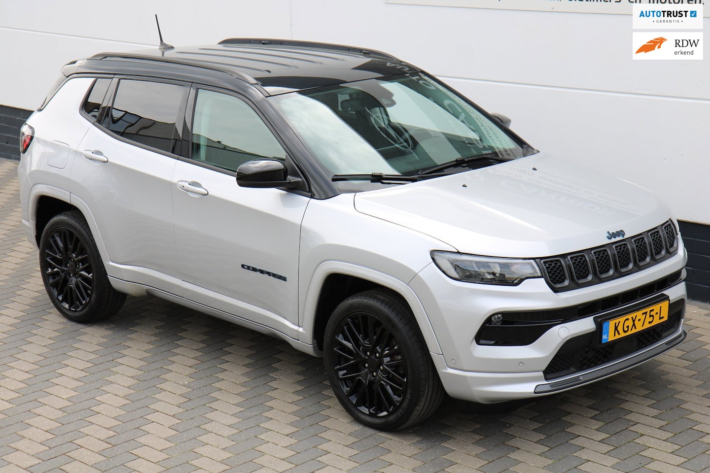Jeep Compass - 4xe 240 Plug-in Hybrid Leder Carplay Luxe BTW !! - AutoWereld.nl