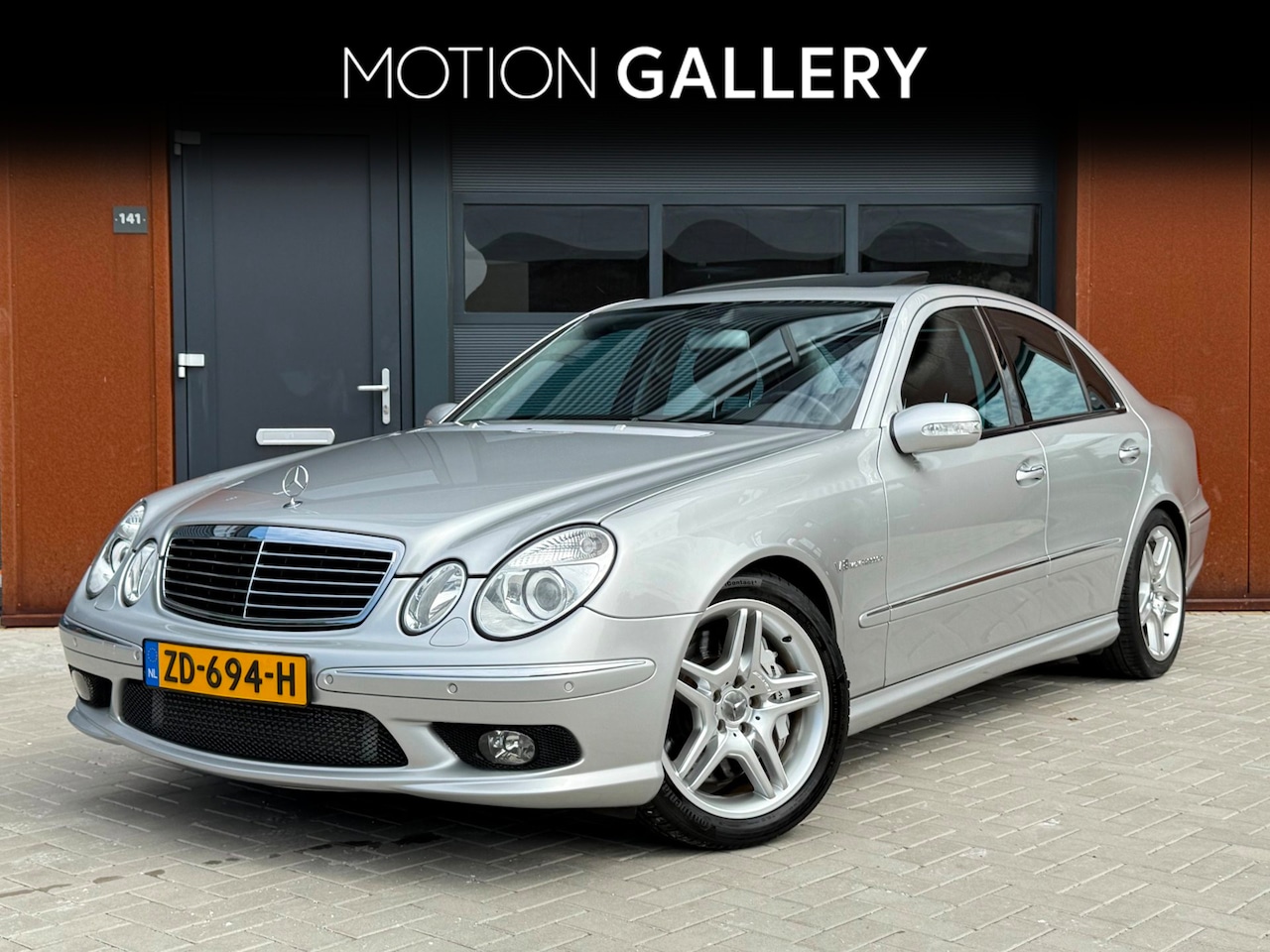 Mercedes-Benz E-klasse - AMG 55 | Eisenmann-uitlaat | Volleer | H&K | Alcantarahemel | Airmatic | Open dak | Bi-xen - AutoWereld.nl