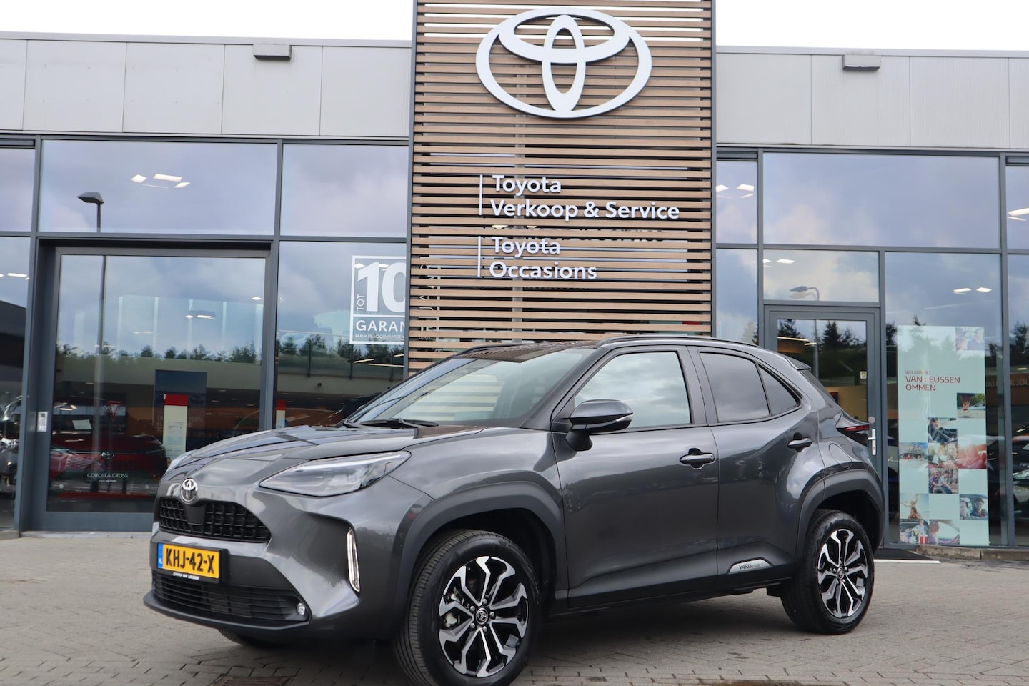 Toyota Yaris Cross - 1.5 HYBRID 115 DYNAMIC STUUR/STOELVERWARMING KEYLESS PRIVACY-GLASS 17"LM-VELGEN APPLE/ANDR - AutoWereld.nl
