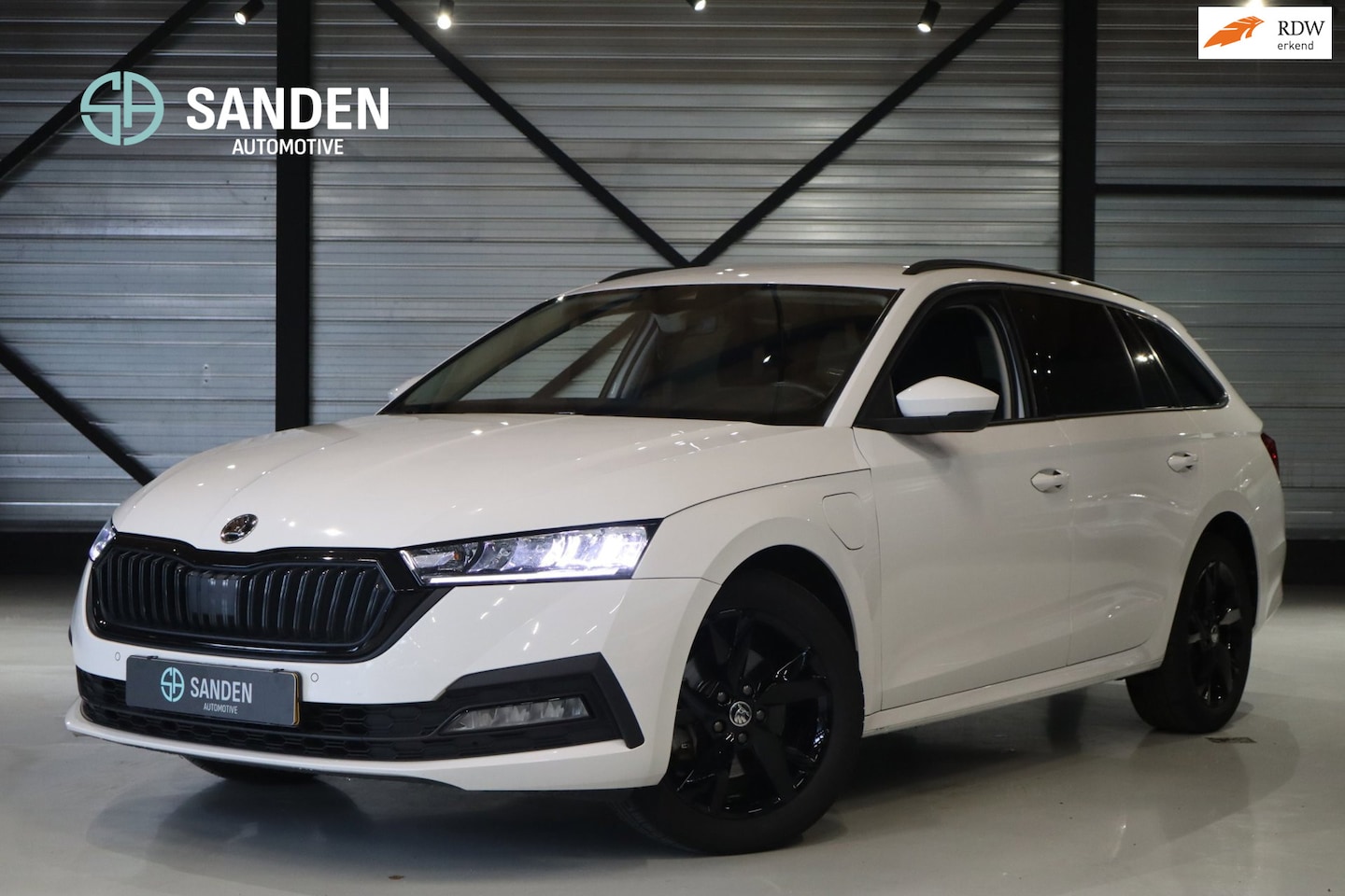 Skoda Octavia Combi - 1.4 TSI iV PHEV Ambition|Automaat|LED|DAB|Stoel+stuurverwarming|Lane assist - AutoWereld.nl