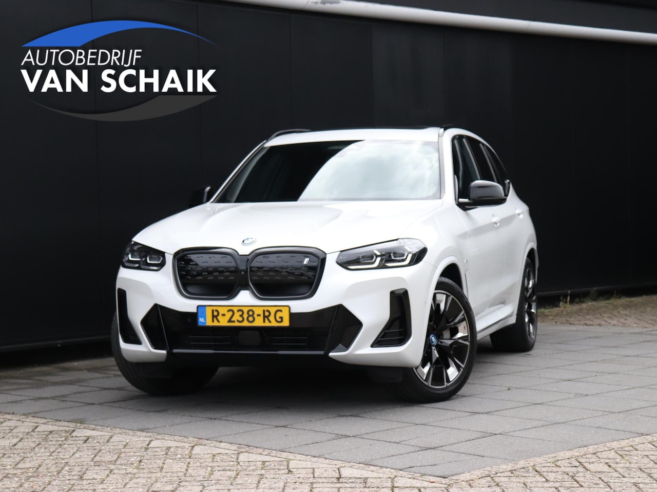 BMW iX3 - High Executive 80 kWh | M SPORT | LEDER | MEMORY | PANO-DAK | HEAD-UP | 360° CAMERA | NAVI - AutoWereld.nl