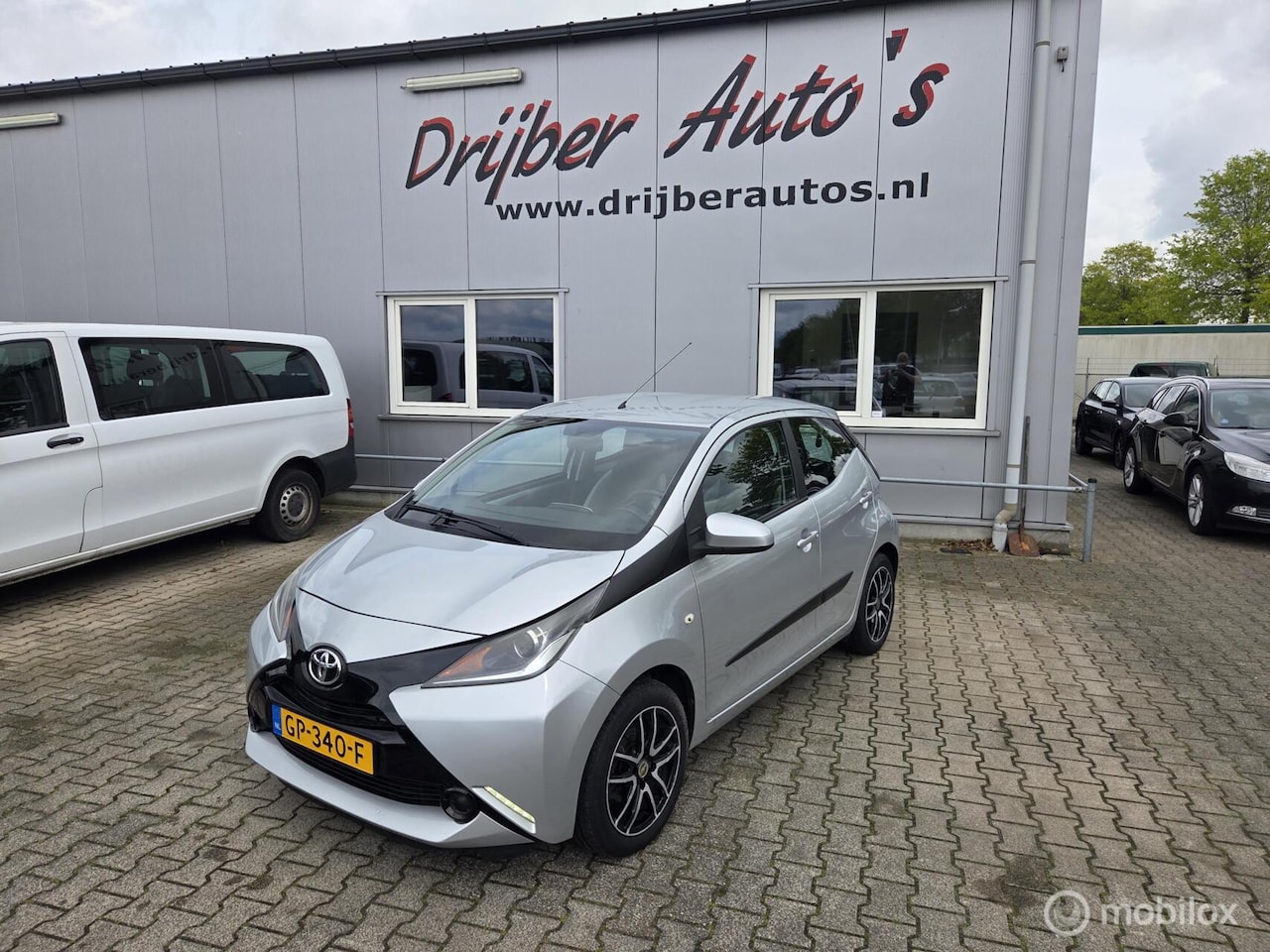 Toyota Aygo - 1.0 VVT-i x-play 1.0 VVT-i x-play - AutoWereld.nl