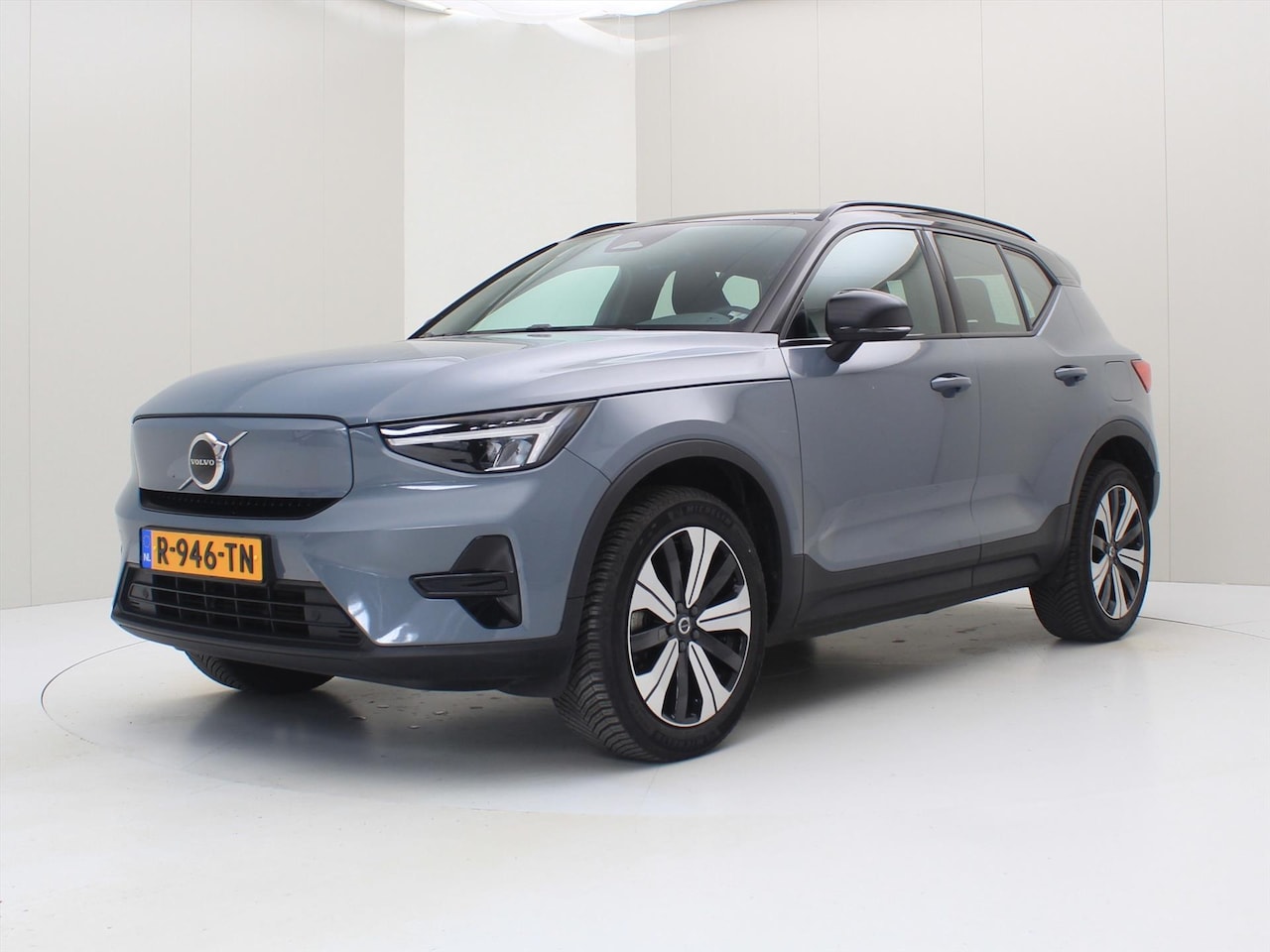 Volvo XC40 - RechargePure Electric Plus 231PK 94.3% SoH [ 19 INCH+ LED+CARPLAY+STOEL/STUURWIELVERWARMIN - AutoWereld.nl