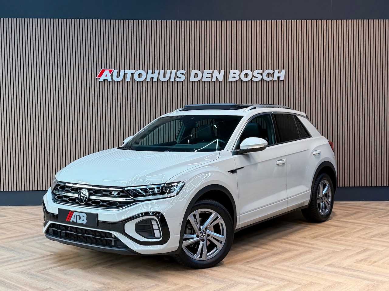 Volkswagen T-Roc - 1.5 TSI R-Line - Pano - Beats Audio - AutoWereld.nl