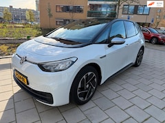 Volkswagen ID.3 - First | 58 kWh | Trekhaak | SOH 91% | Stoel en Stuurverwarming