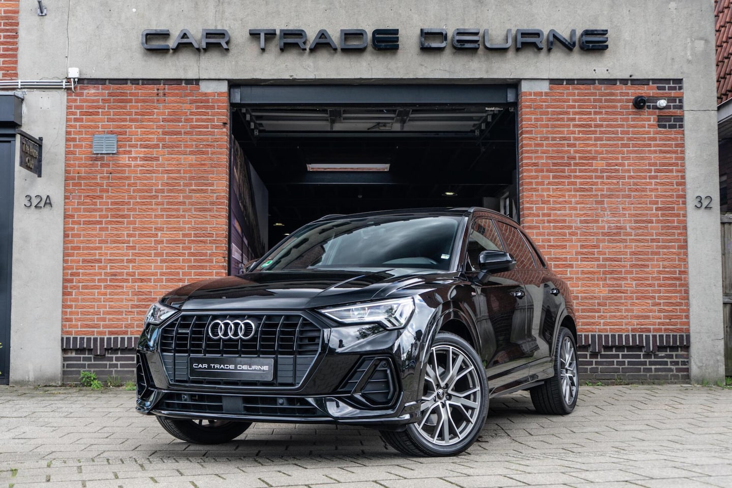 Audi Q3 - 40 TFSI Quattro S-Line Pano / Camera / Trekhaak - AutoWereld.nl