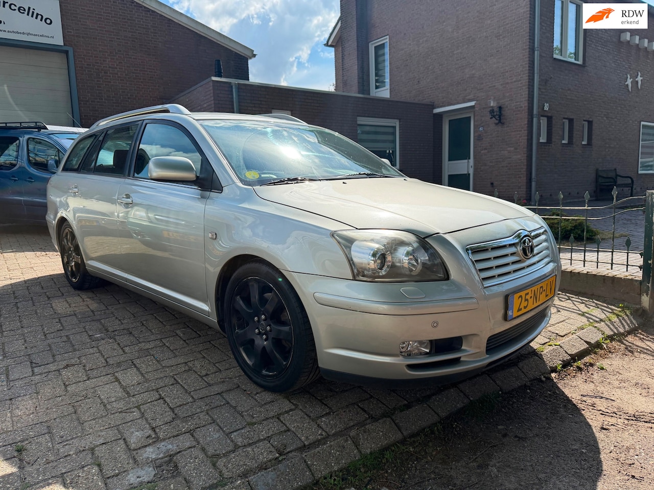 Toyota Avensis Wagon - 2.4 VVTi Executive automaat - AutoWereld.nl