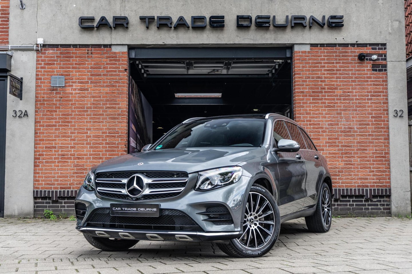Mercedes-Benz GLC-klasse - 250 4MATIC AMG Pano / 360 / Trekhaak - AutoWereld.nl