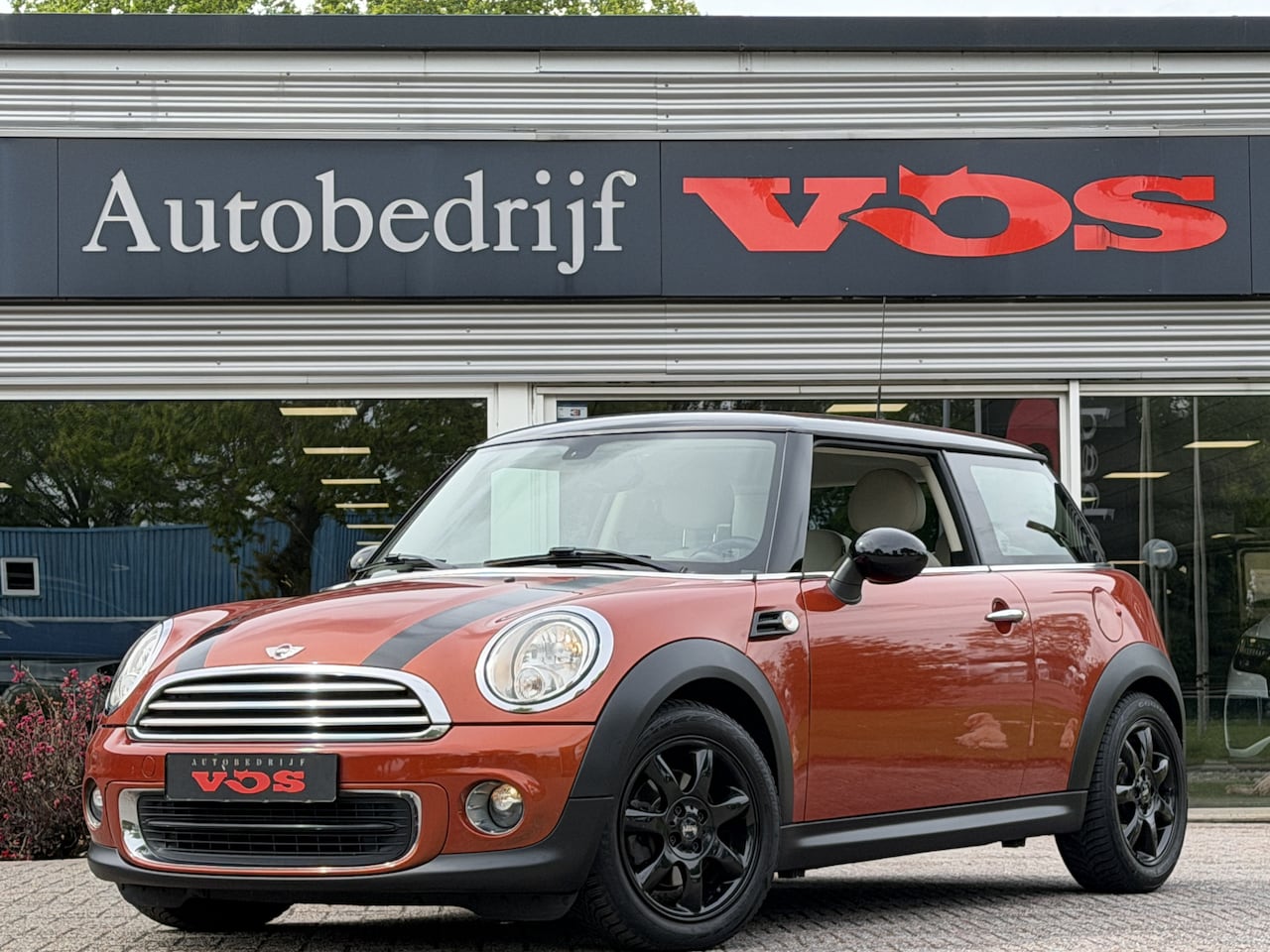 MINI One - 1.6 Business Line | Navi | Leder | Cruise | Stoelverwarming - AutoWereld.nl