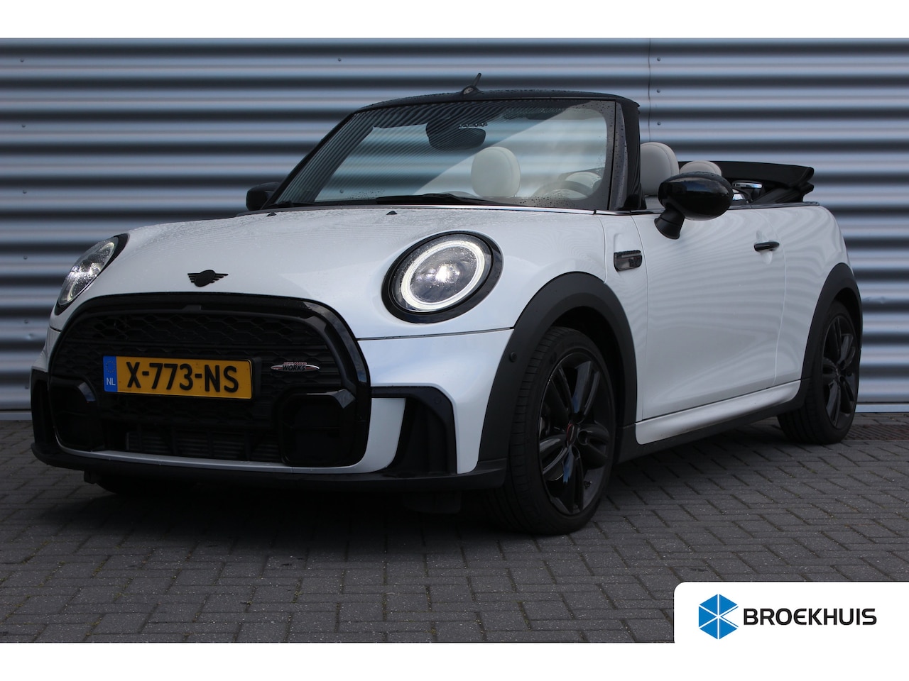 MINI Cabrio - Cooper 1.5 136PK JCW ROCKINGHAM GT EDITION / NAVI / LEDER / CLIMA / LED / PDC / HUD / 17" - AutoWereld.nl