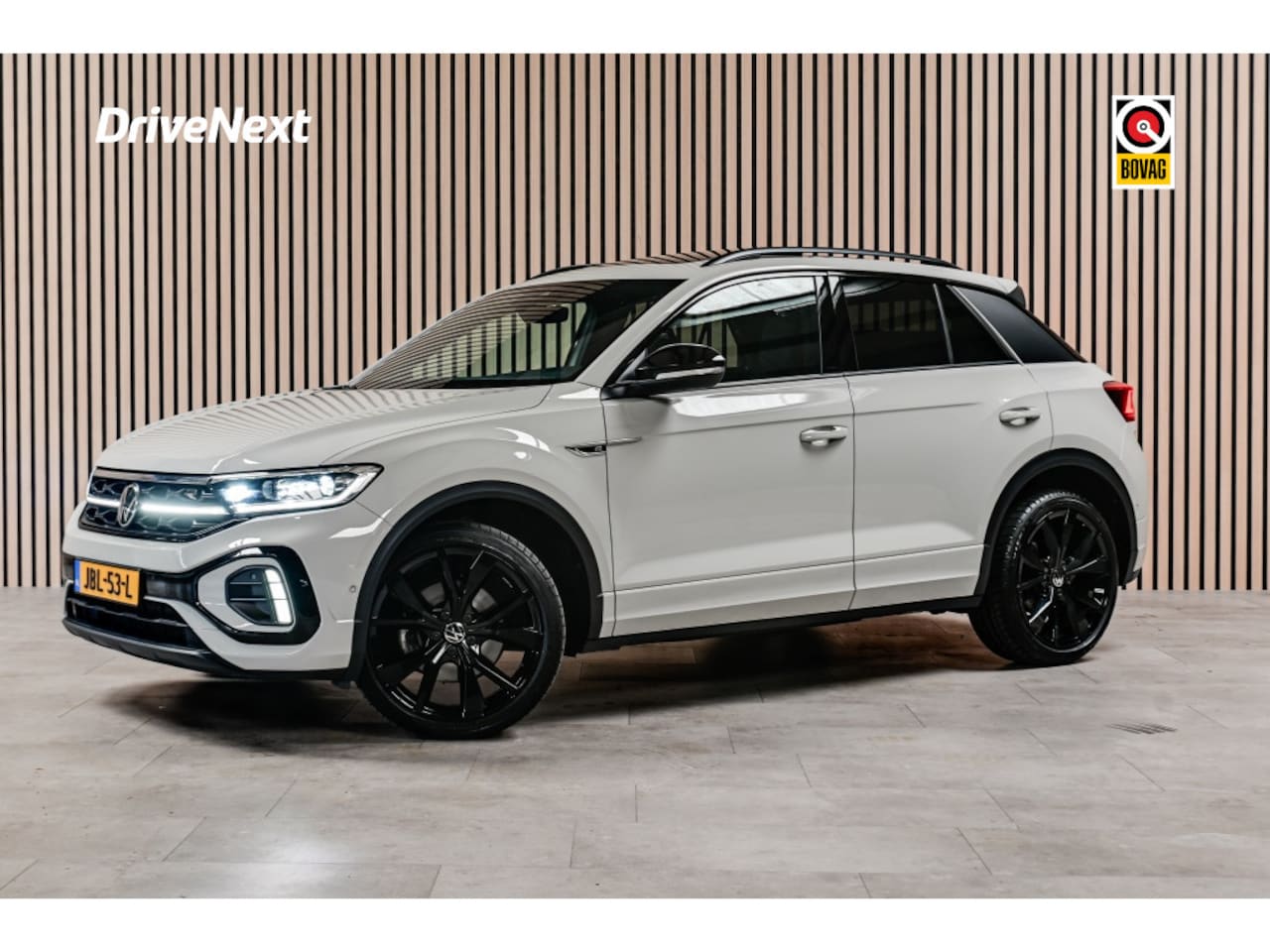Volkswagen T-Roc - 1.5 TSI R-Line | PANO | ACC | STOELVERWARMING | TREKHAAK - AutoWereld.nl