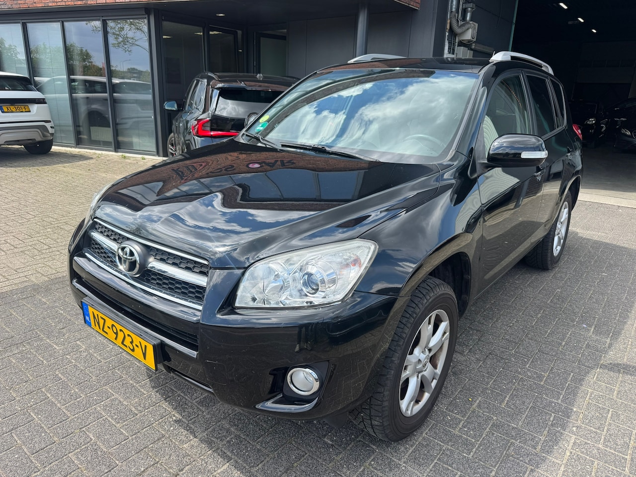 Toyota RAV4 - 2.0 VVTi Executive Business 4X4 TREKHAAK LEDER CLIMA CRUISE TOP ONDERHOUEN - AutoWereld.nl