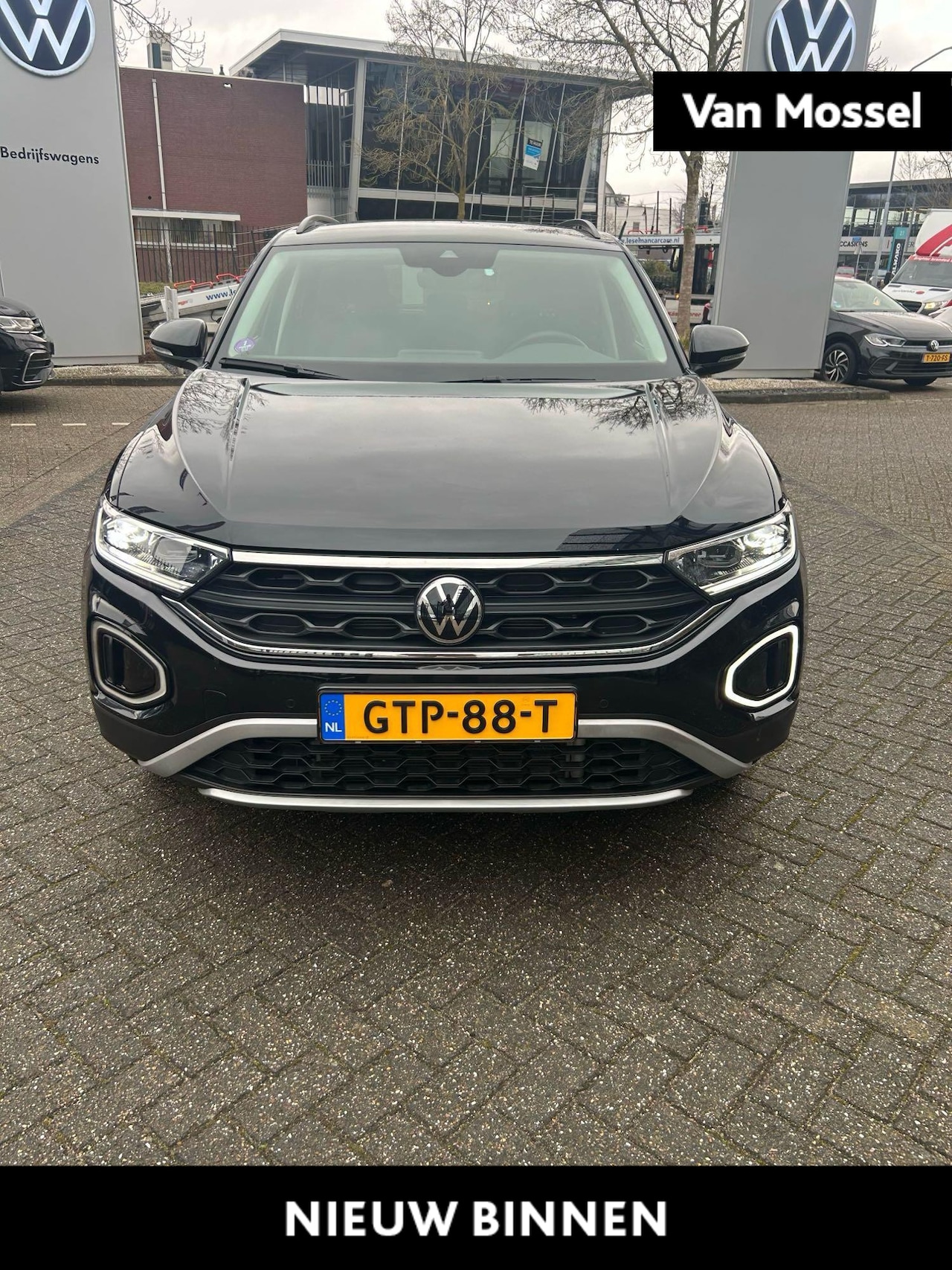Volkswagen T-Roc - 1.5 TSI Oranje Edition | Automaat | Trekhaak | Climate Control | Navigatie | Cruise Contro - AutoWereld.nl