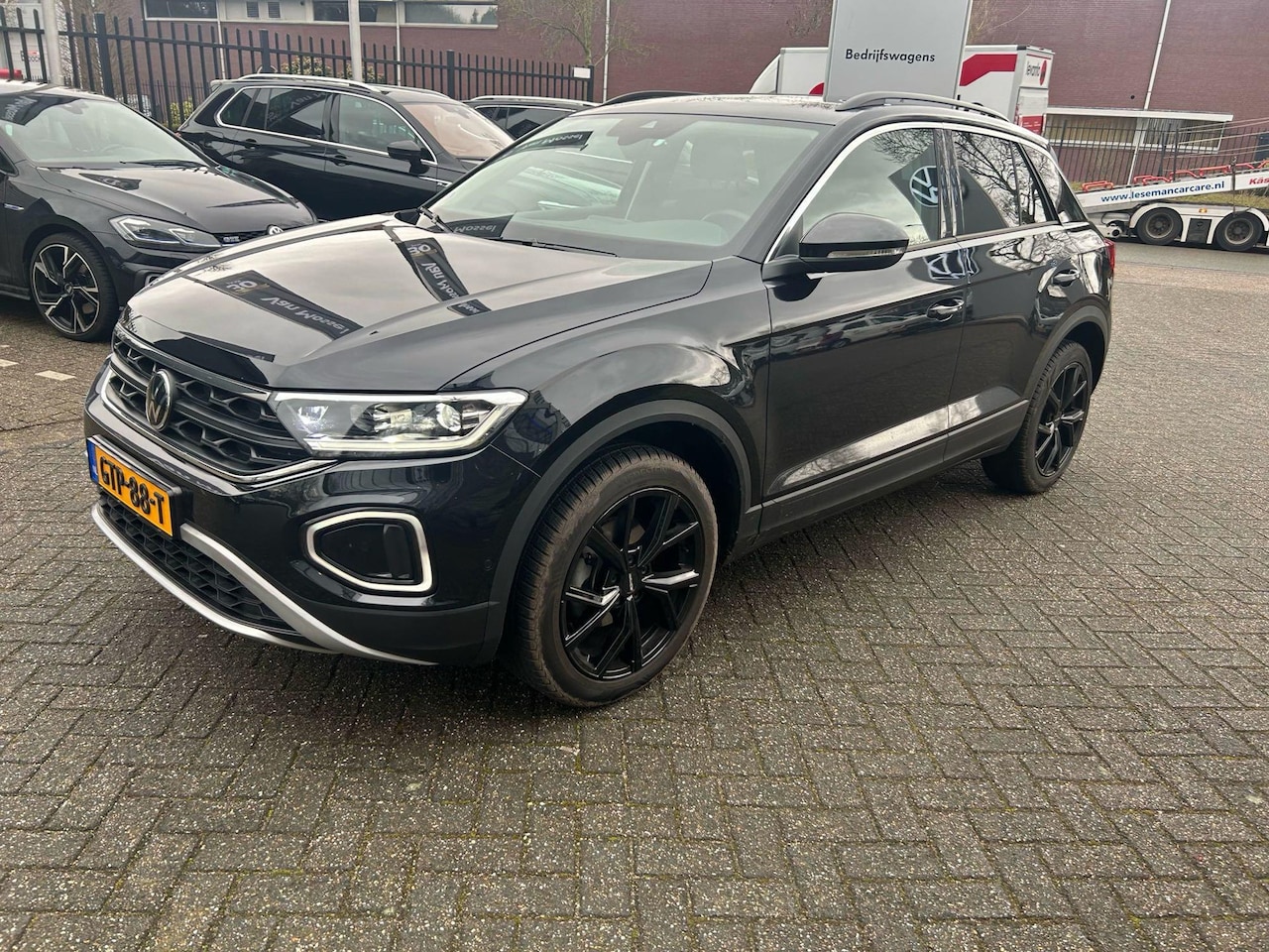 Volkswagen T-Roc - 1.5 TSI Oranje Edition | Automaat | Trekhaak | Climate Control | Navigatie | Cruise Contro - AutoWereld.nl
