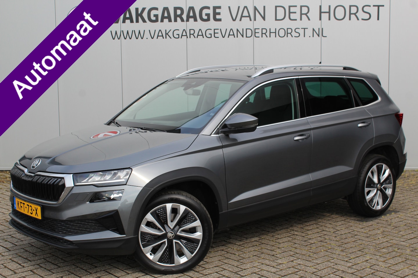 Skoda Karoq - 1.5-150pk 'Selection' DSG-AUTOMAAT ! Fijne comfortabele hoogzitter, slechts 11.000km, trek - AutoWereld.nl