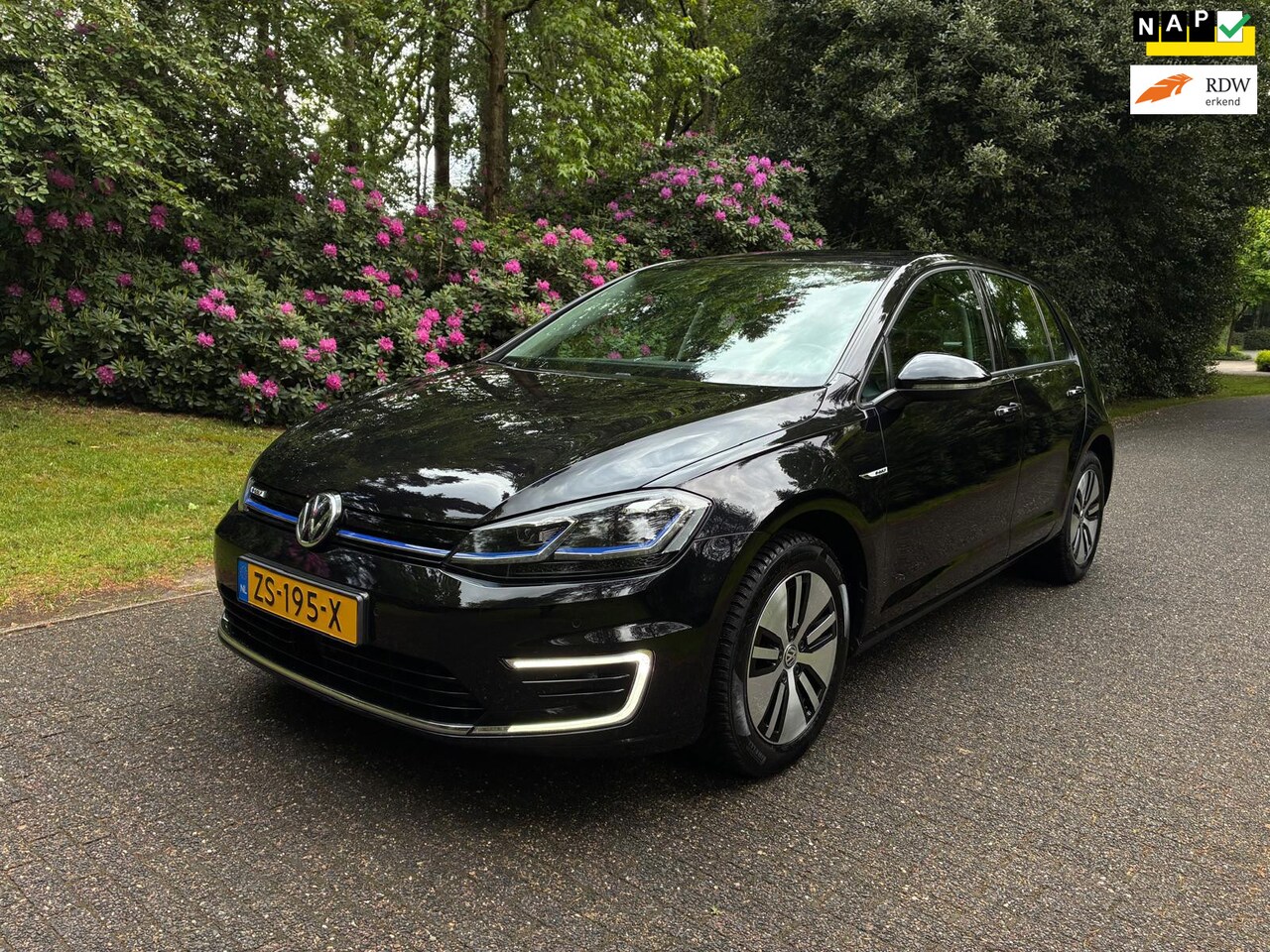 Volkswagen e-Golf - E-Golf Navi / Carplay / Full Led / Adaptive CC - AutoWereld.nl