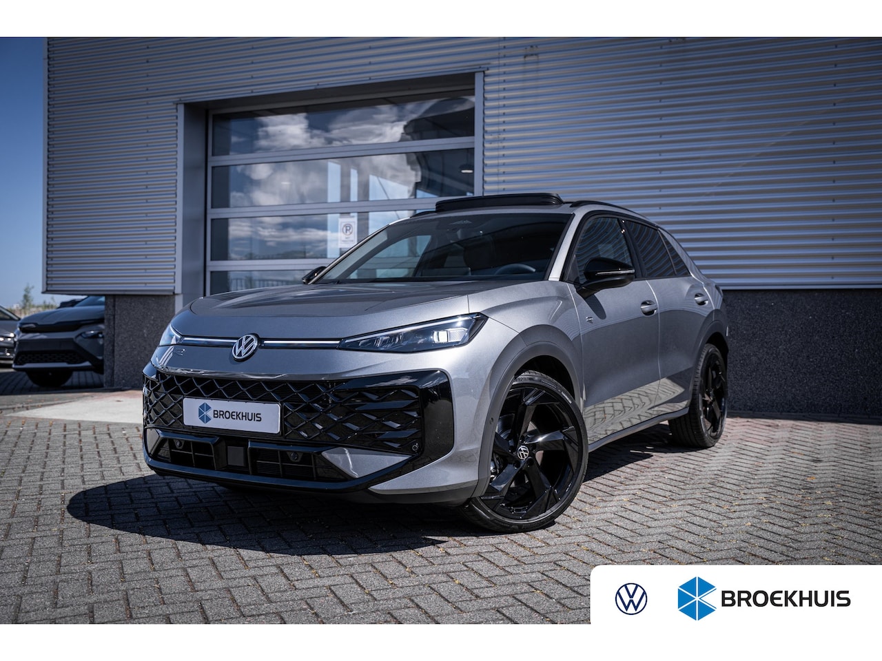 Volkswagen T-Roc - 1.5 eTsi R-Line First Edition | Achteruitrijcamera | Elektrisch glazen panorama-dak | Full - AutoWereld.nl