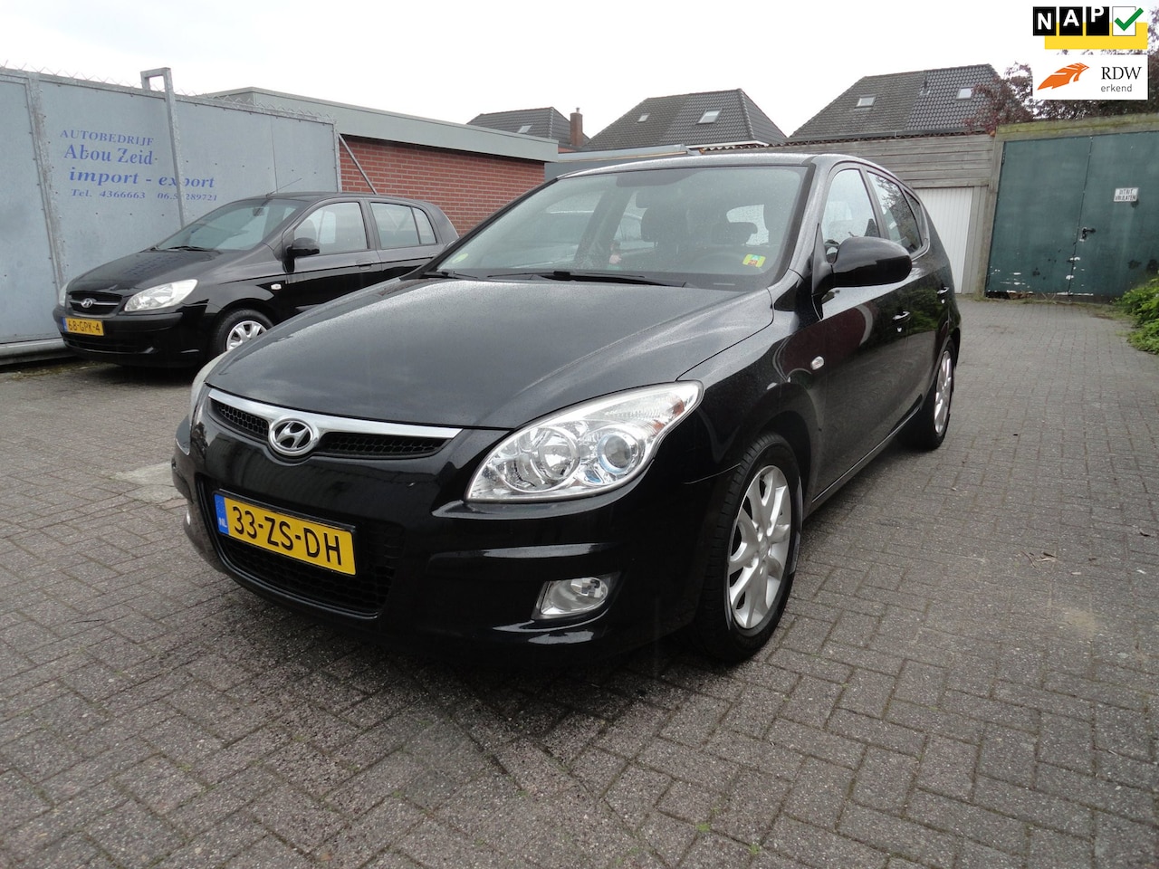Hyundai i30 - 1.6i Style 1.6i Style 5DRS (KM 207640 NAP AIRCO) - AutoWereld.nl