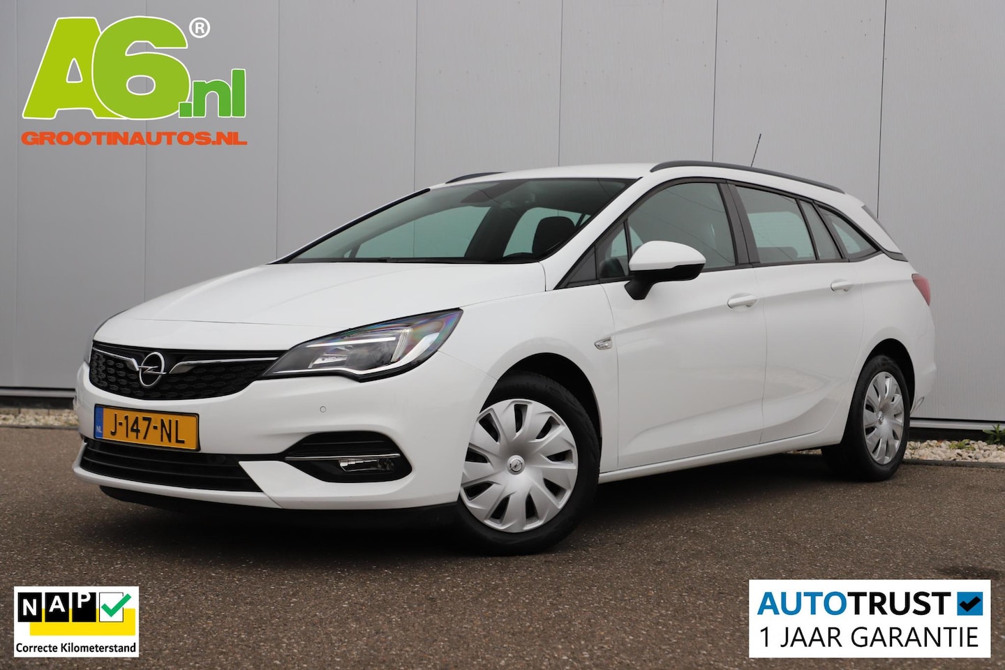 Opel Astra Sports Tourer - 1.2 Business Executive 110PK Navigatie Achteruitrijcamera Climate Cruise Control - AutoWereld.nl