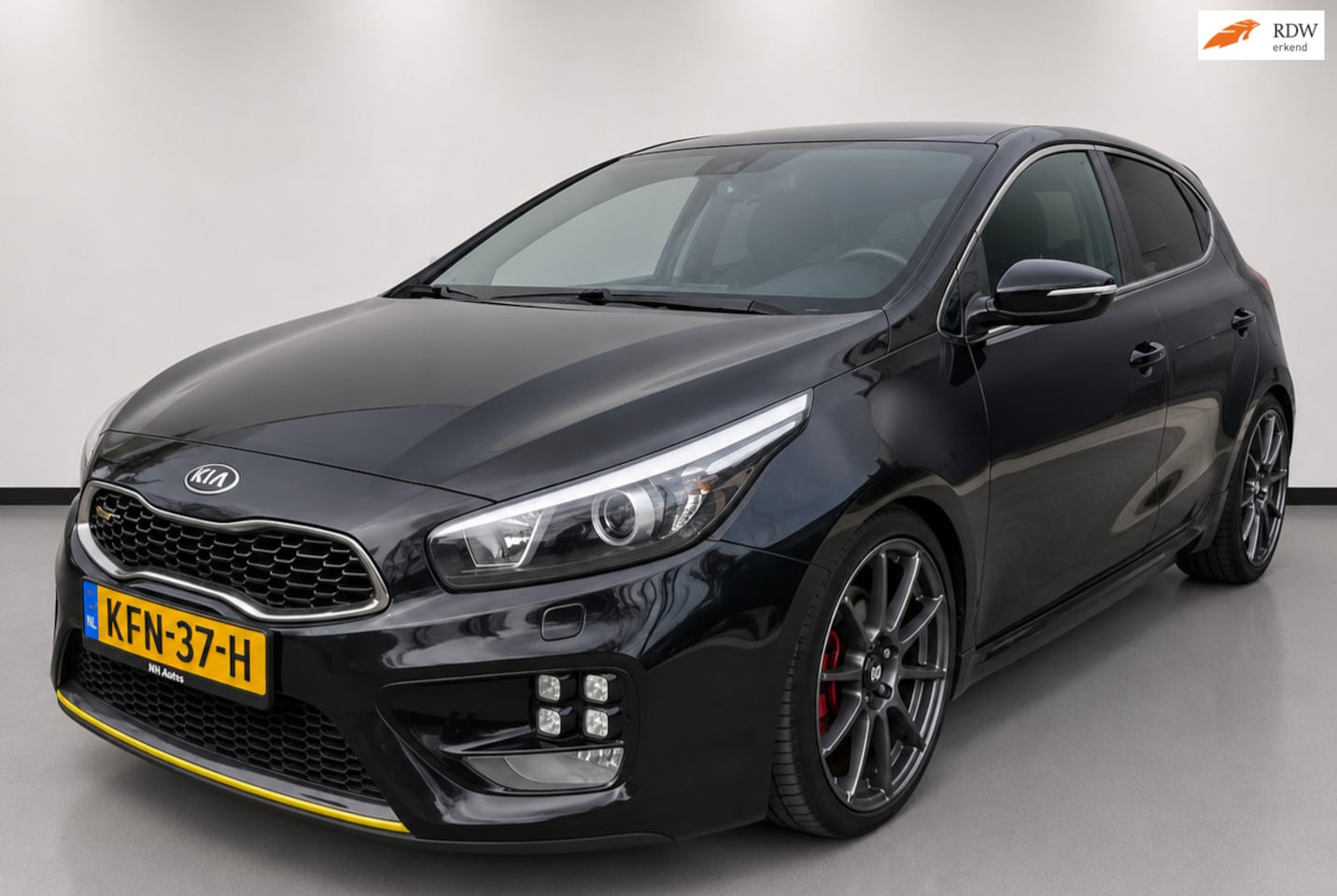 Kia Cee'd - 1.6 GT Track 204PK KW Schroefset CarPlay - AutoWereld.nl