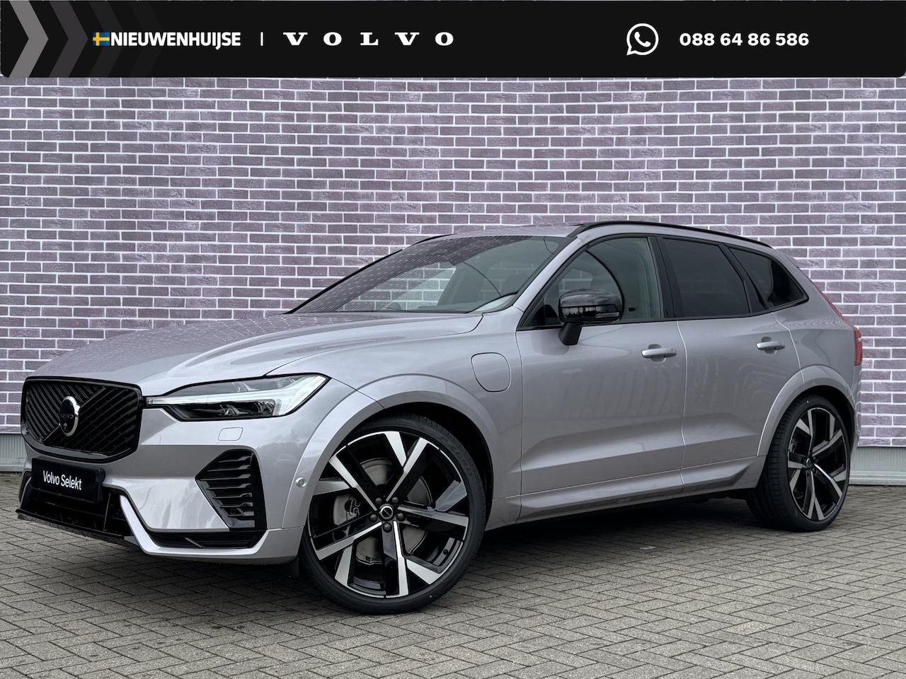 Volvo XC60 - 2.0 T8 Plug-in hybrid AWD Ultra Black Edition Executive | Luchtvering | 22" | Gelamineerd - AutoWereld.nl