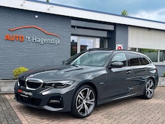 BMW 3-serie Touring - 330e xDrive M-sport pano trekh laser 19"