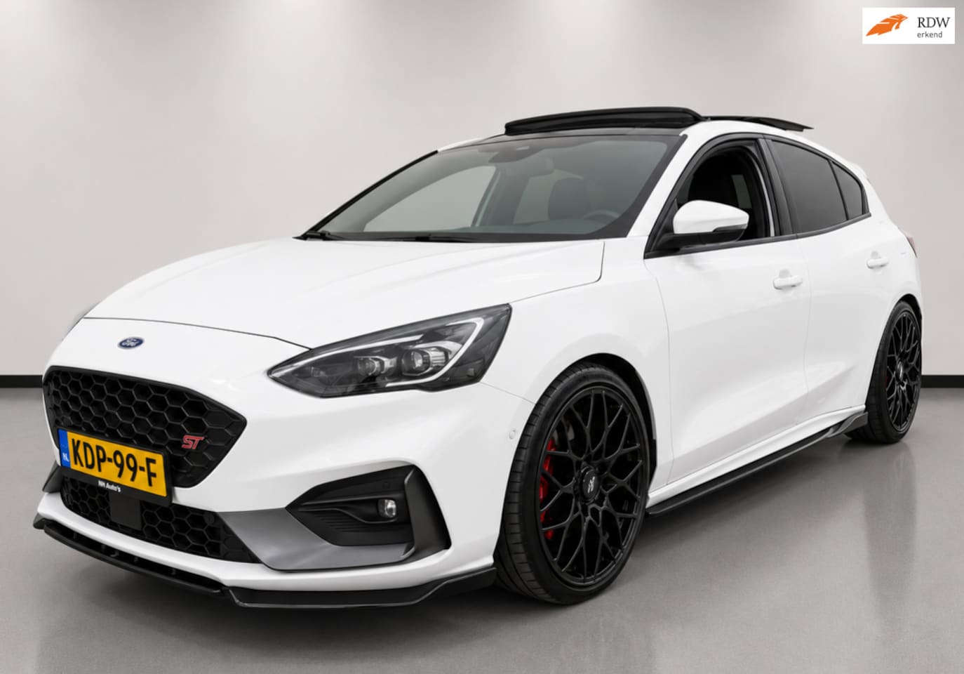 Ford Focus - 2.3 EcoBoost ST-3 Pano Camera Performance Pack - AutoWereld.nl