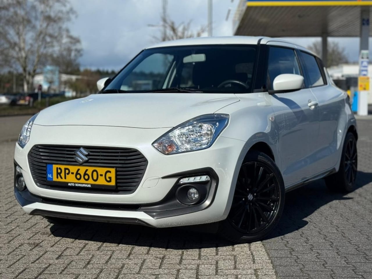 Suzuki Swift - 1.2 CARBON EDITION 17 INCH SELECT CRUISECONTROL CARPLAY - AutoWereld.nl