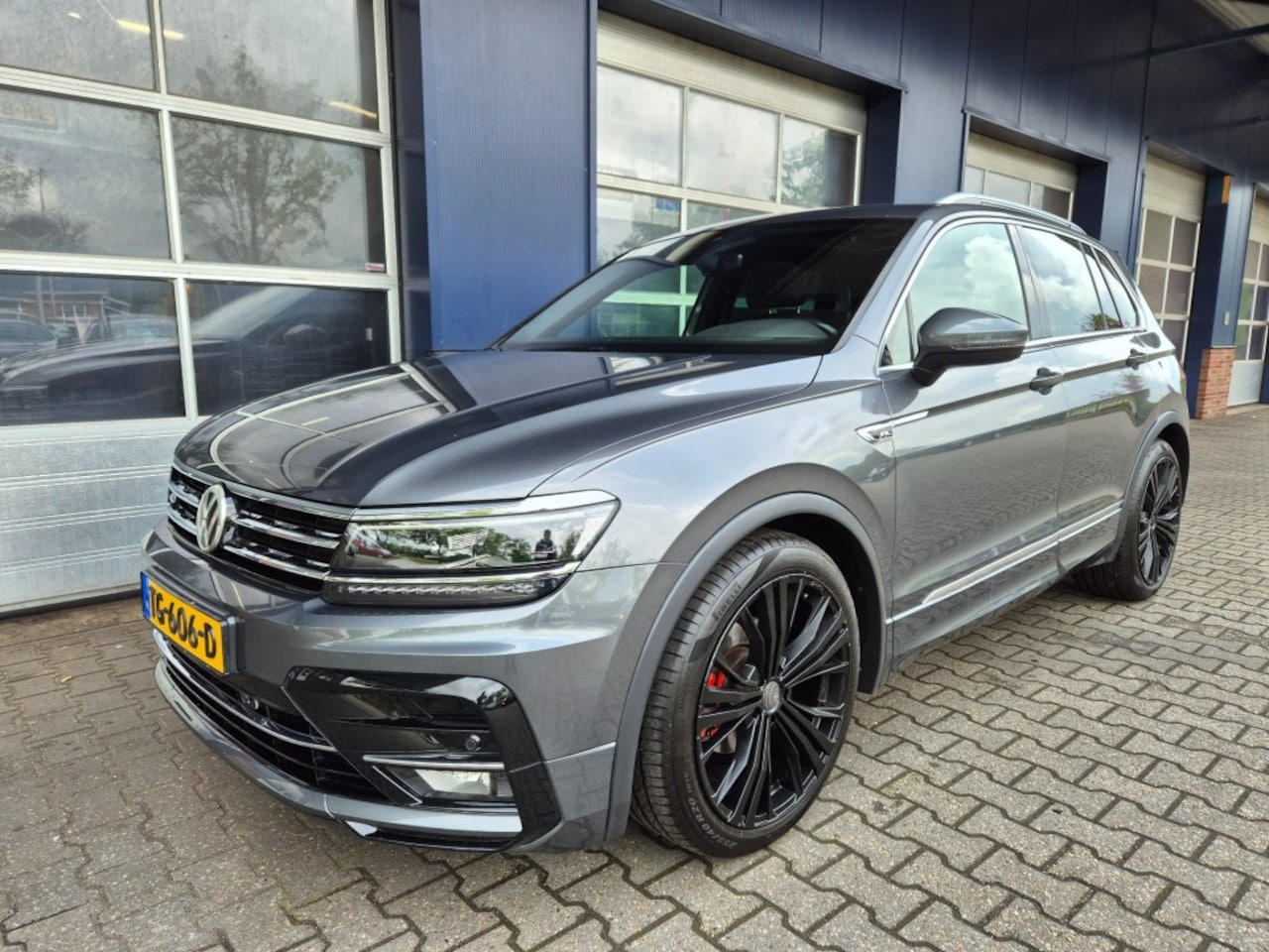 Volkswagen Tiguan - 1.4 TSI 4Motion Highline Business R 1.4 TSI 4motion Highline Business R, Automaat, Pano, VCC, ACC, Trekhaak, ALL IN Prijs! - AutoWereld.nl