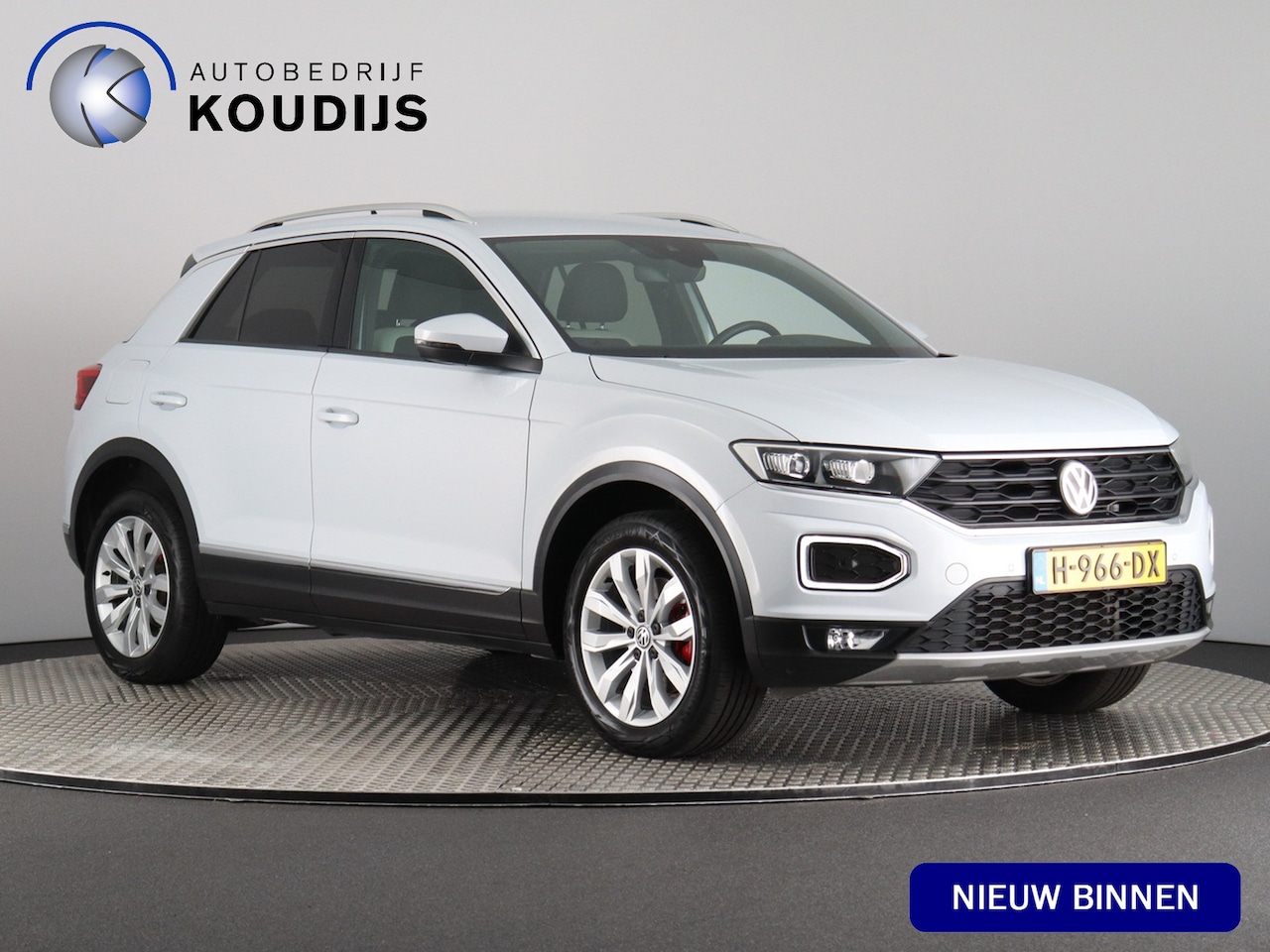 Volkswagen T-Roc - 1.5 TSI Sport 1.5 TSI Sport (NL-Auto / Trekhaak nieuw / ACC / Navi / Carplay / Nieuwstaat) - AutoWereld.nl