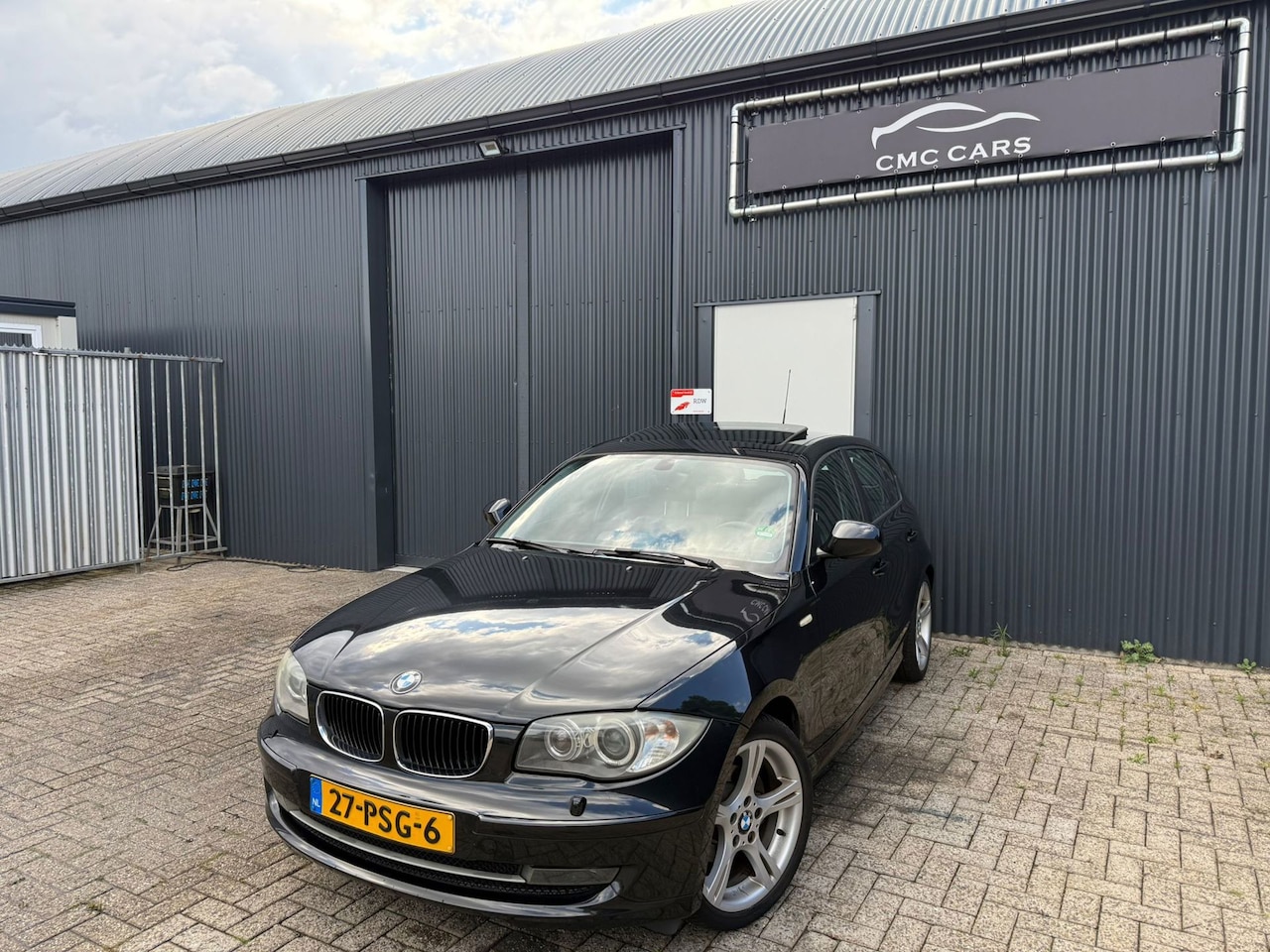 BMW 1-serie - 118i High Executive PANO/AUTOMAAT/LEER!! - AutoWereld.nl