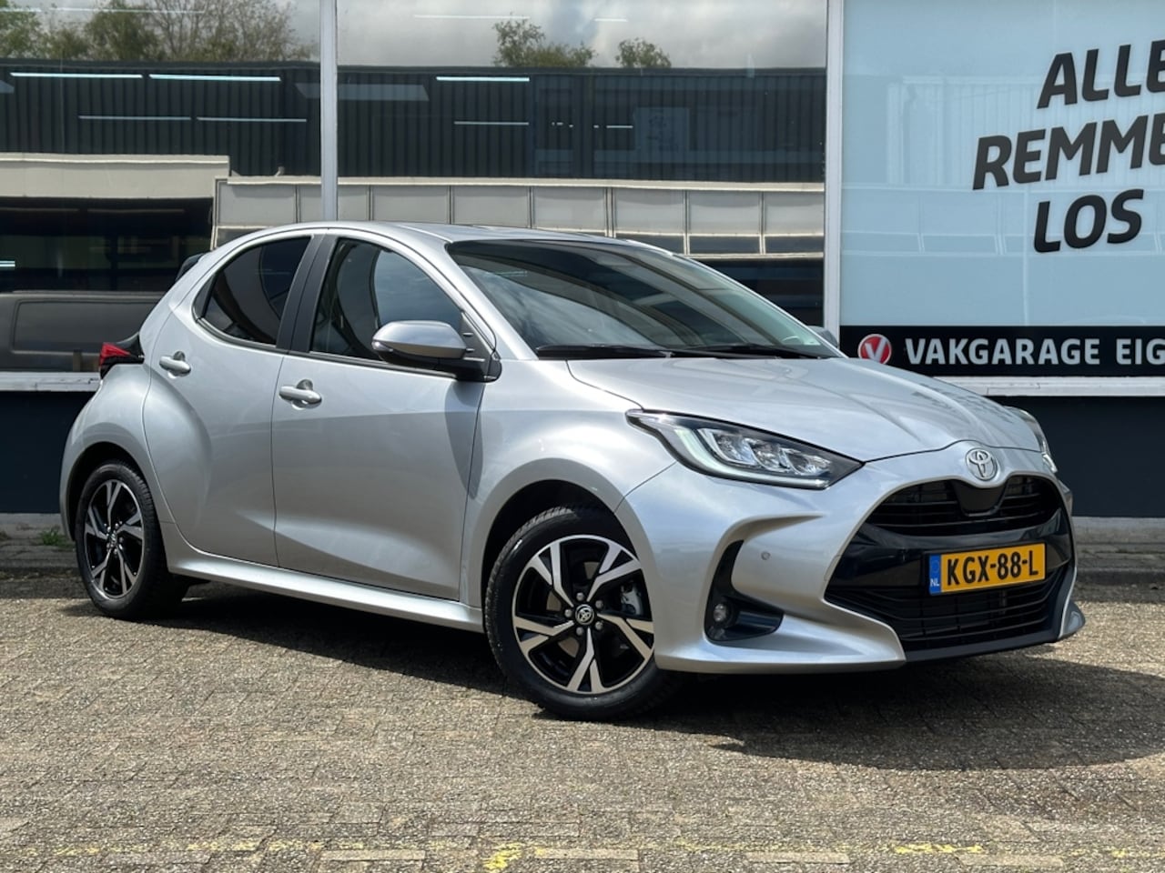 Toyota Yaris - 1.5 Hybrid 115 Dynamic/CAM/PDC/BLINDSPOT/STOELVERW/STUURVERW - AutoWereld.nl