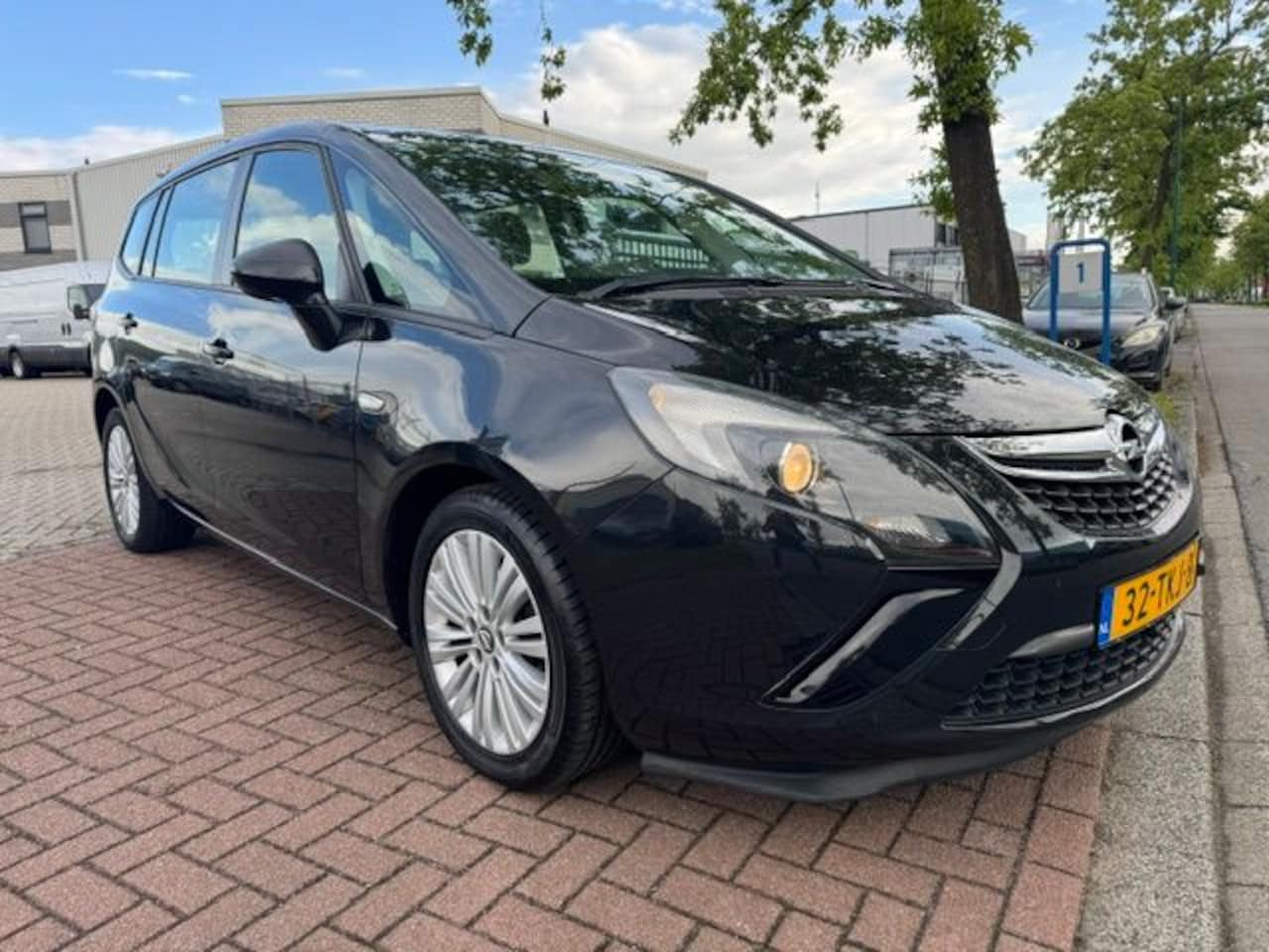 Opel Zafira Tourer - 1.4 140pk Business Edition Airco,Cruisecontrol,Navigatie Zeer Nette Auto - AutoWereld.nl