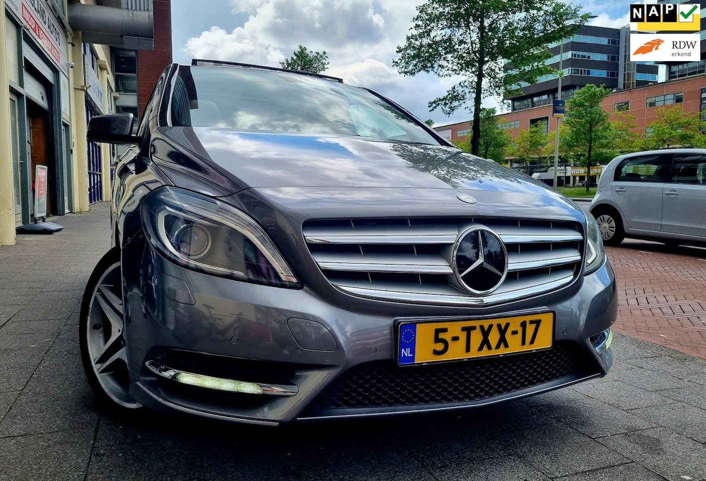 Mercedes-Benz B-klasse - 180 CDI Edition AMG PanoDak Leer - AutoWereld.nl