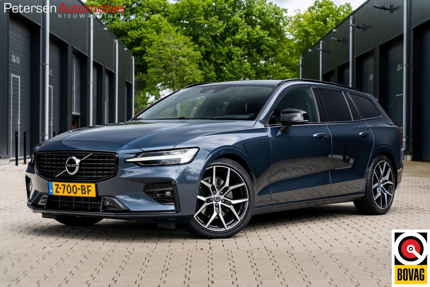 Volvo V60 - 2.0 D4 R-Design *Leder *Stuur. verw* Dealer onderhouden* - AutoWereld.nl