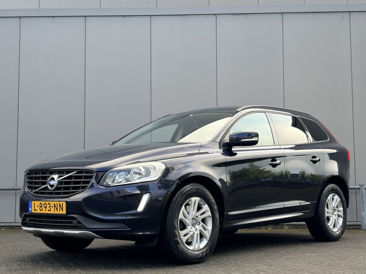 Volvo XC60 - 2.0 D3 FWD Polar+ Distributie vervangen - airco - navi - cruise - AutoWereld.nl