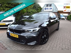 BMW 3-serie - 330e M-PAKKET/OPEN DAK /HEAD-UP/CAMERA/CARPLAY/SFEERVERLICHTING/LASER/MEMORY/BJ 2024