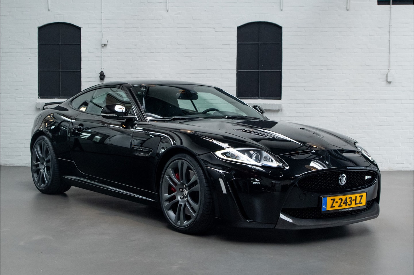 Jaguar XKR - 5.0 V8 XKR-S Coupé ABSOLUTE NIEUWSTAAT! Apple Carplay - AutoWereld.nl