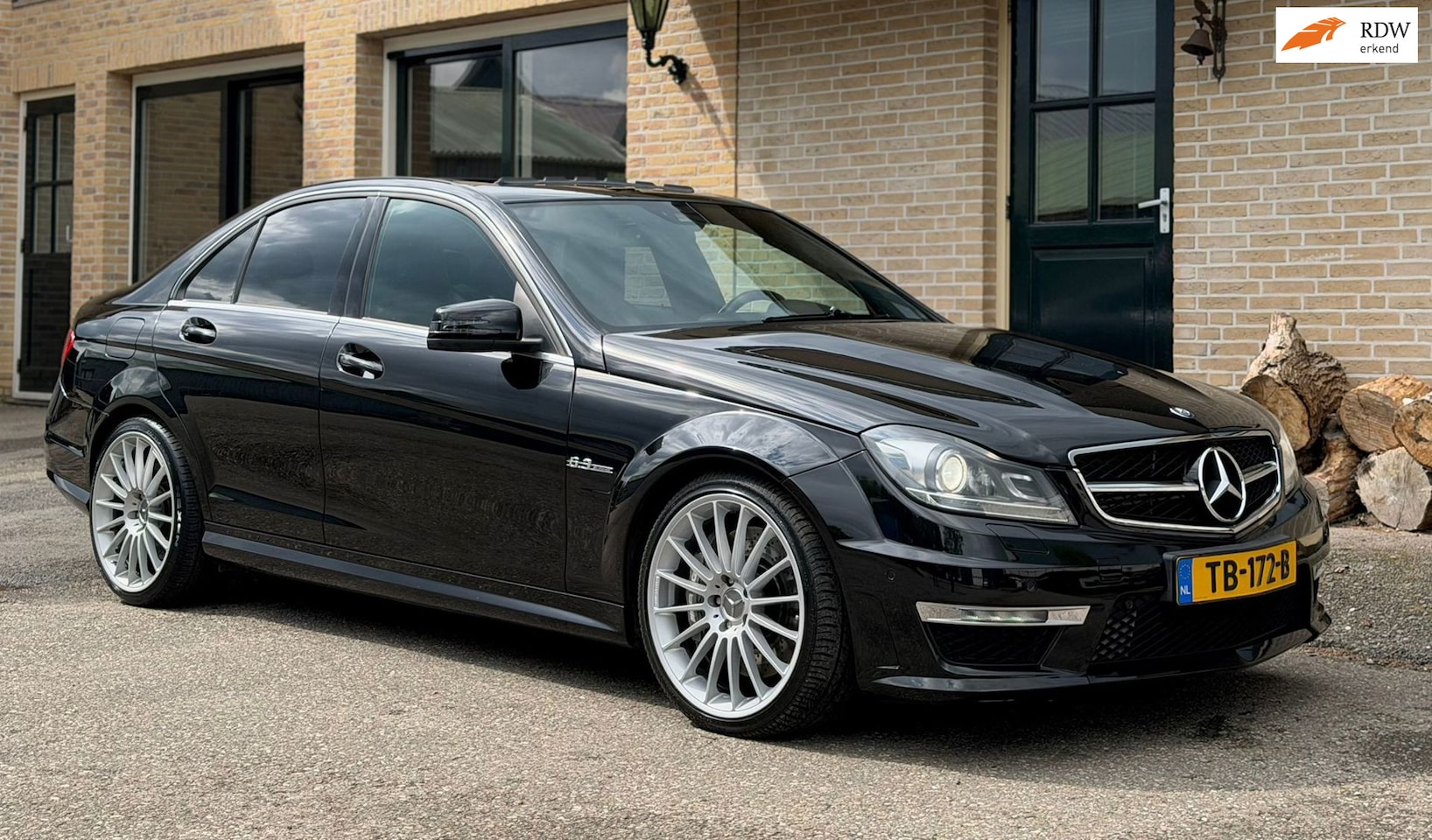 MERCEDES-AMG C63 AMG