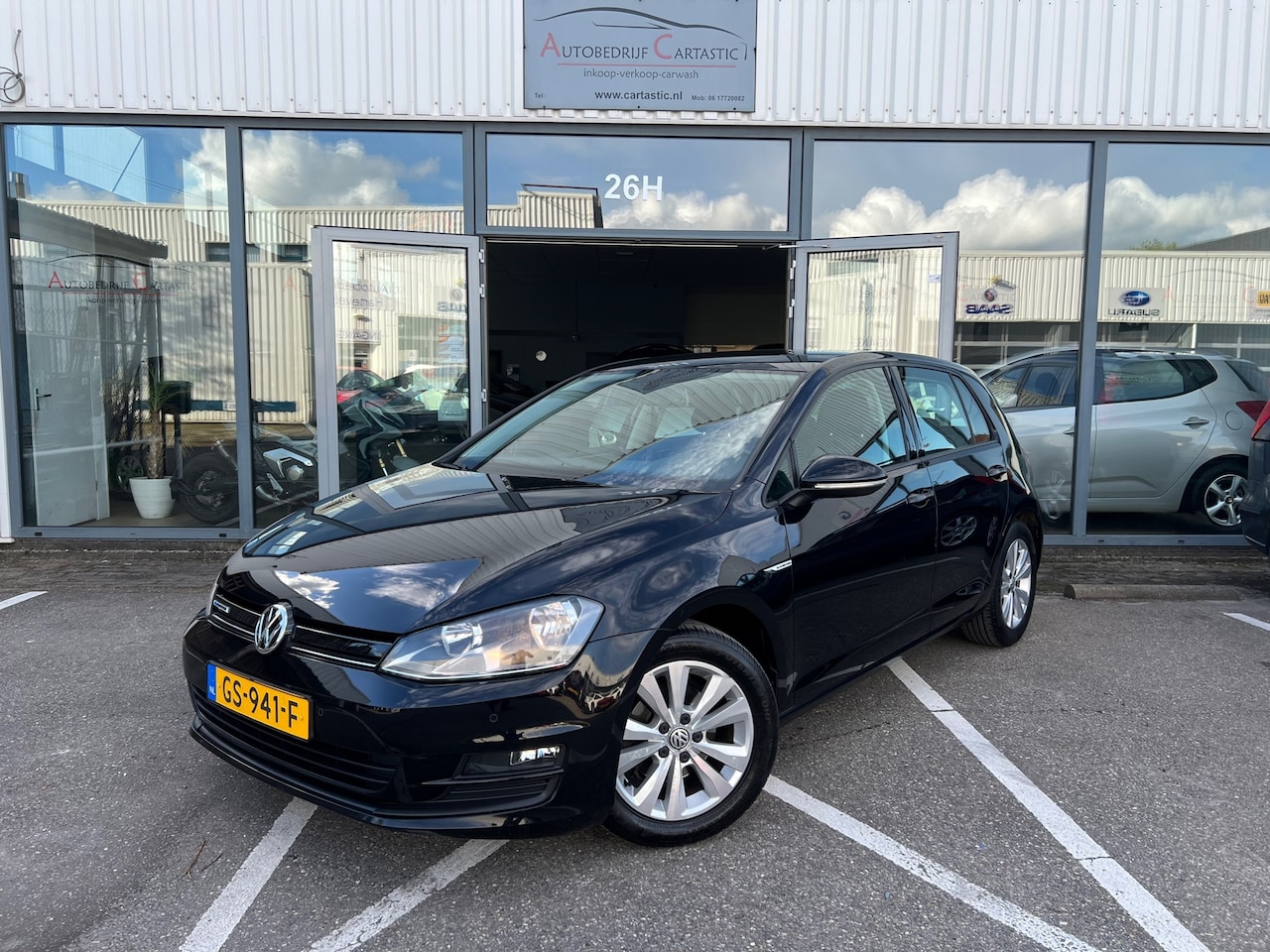 Volkswagen Golf - 1.0 TSI Comfortline CLIMATE | 1e EIGENAAR | NAVI | CRUISE CONTROL | PDC | DEALER ONDERHOUD - AutoWereld.nl