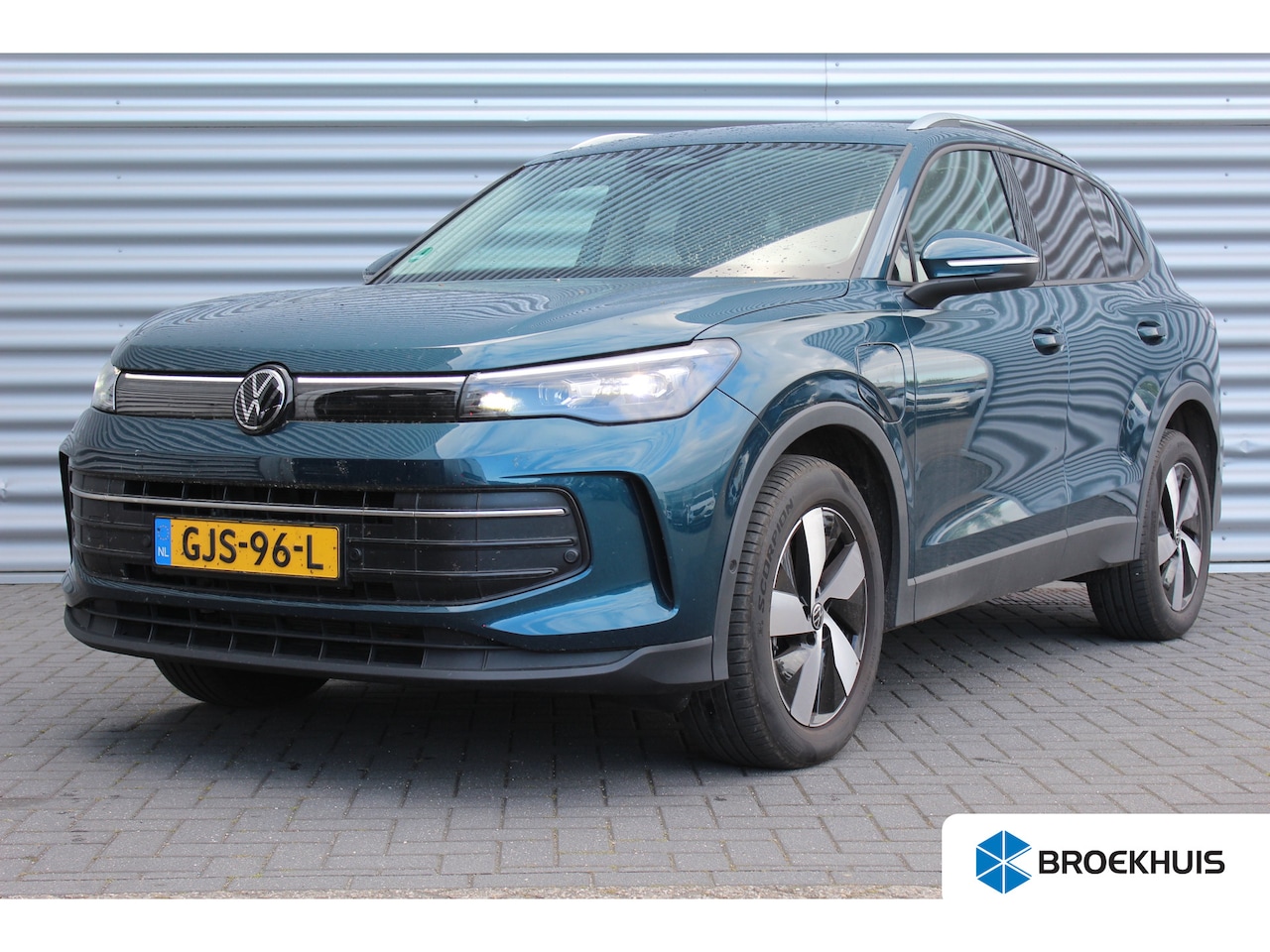 Volkswagen Tiguan - 1.5 eHYBRID 204PK LIFE EDITION AUTOMAAT / NAVI / CLIMA / FULL-LED / PDC / 17" LMV / CAMERA - AutoWereld.nl