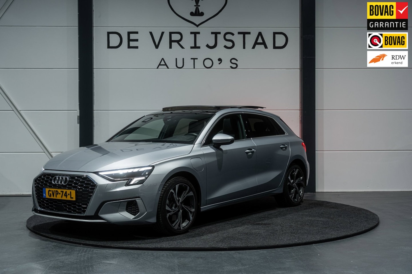 Audi A3 Sportback - 40 TFSI e Business edition PANO TREKHAAK - AutoWereld.nl