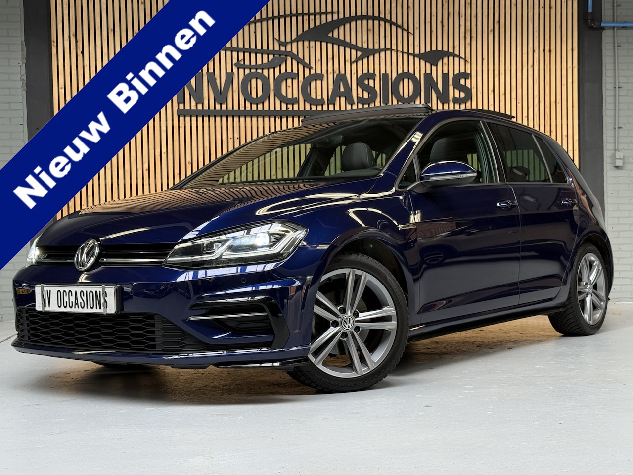 Volkswagen Golf - 1.5 TSI Highline Business R DSG/3X-RLINE/PANO/CAMERA/VIRTUAL DASH/NAP/LED/UNIEK! - AutoWereld.nl