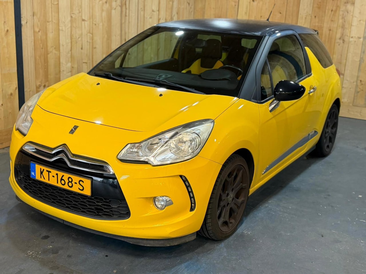 Citroën DS3 - 1.6 Sport Chic Geel 2010 Airco Navi - AutoWereld.nl