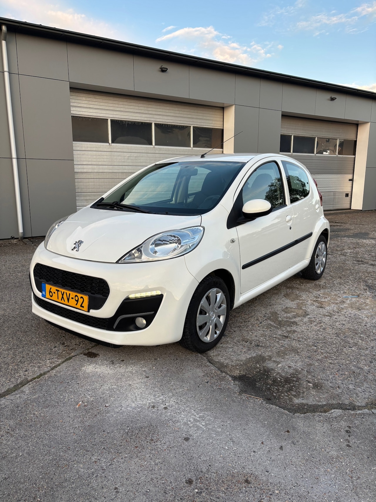 Peugeot 107 - 1.0 Active VOLLE APK! - AutoWereld.nl