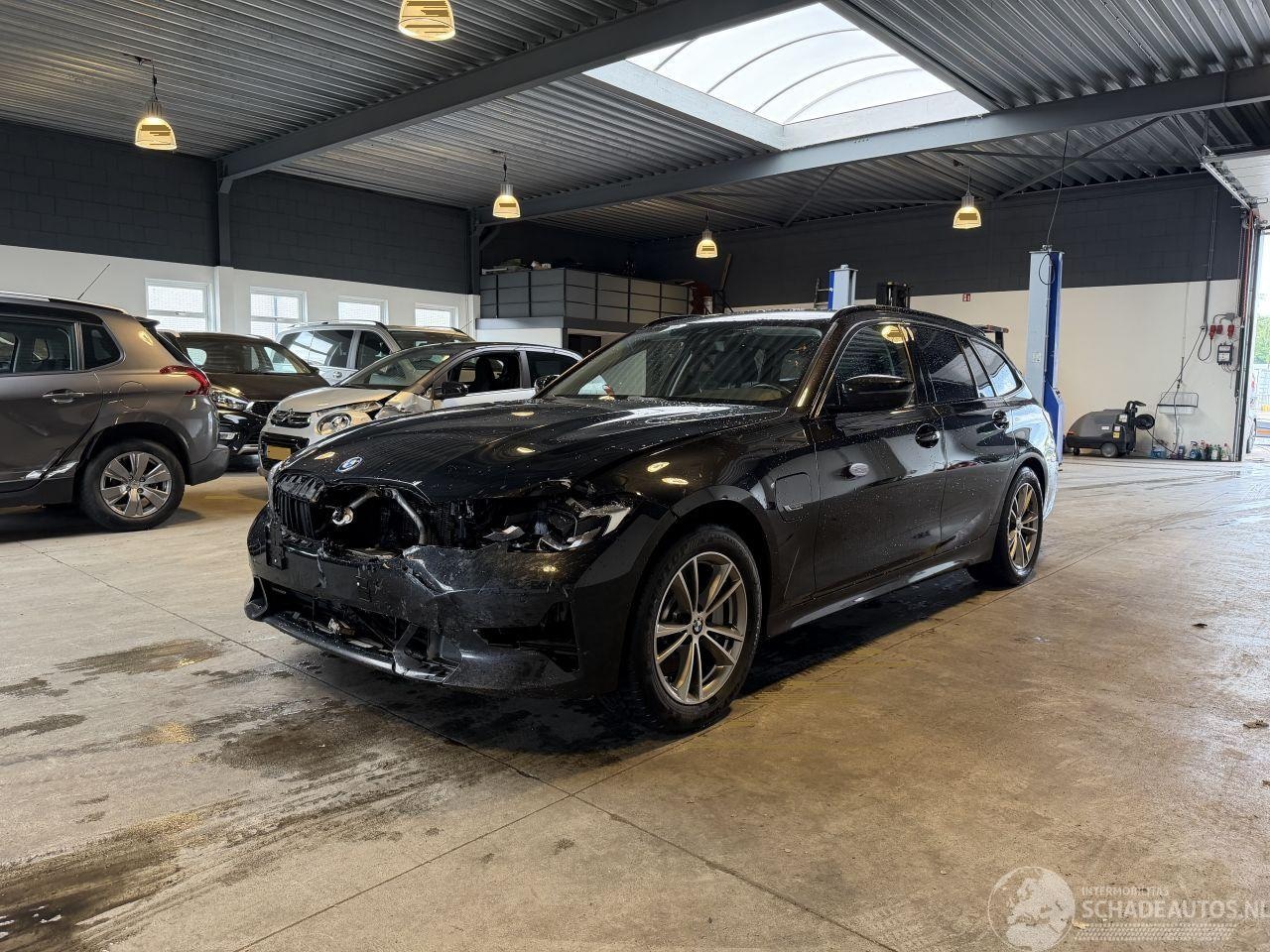 BMW 3-serie Touring - 330e Business Edition Plus BTW! - AutoWereld.nl