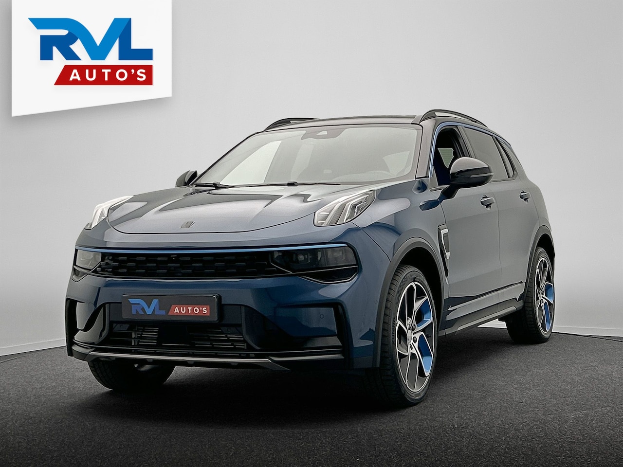 Lynk & Co 01 - 1.5 261PK Plug-in Hybrid *ZWARTE HEMEL*Trekhaak* 360° Camera Pano/dak Apple/Carplay Adapti - AutoWereld.nl