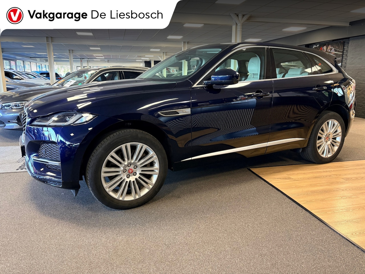 Jaguar F-Pace - 2.0 P400e PHEV S / dealer onderhouden / leder / led / camera/ trekhaak / camera - AutoWereld.nl